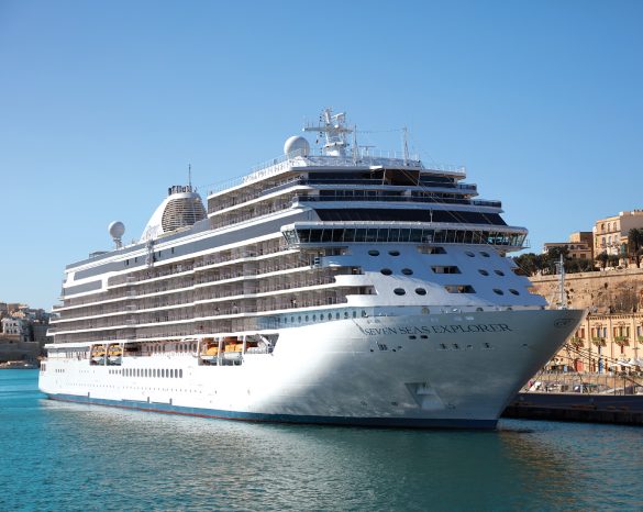 A bordo do Seven Seas Explorer, partindo de Estocolmo, na Suécia, passageiro vai conhecer a mais magnífica cidade-sede da Copa do Mundo