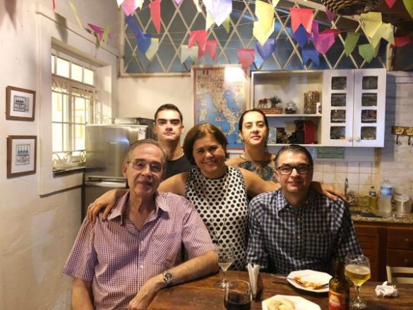 Saboreando pratos do Buffet Splendido