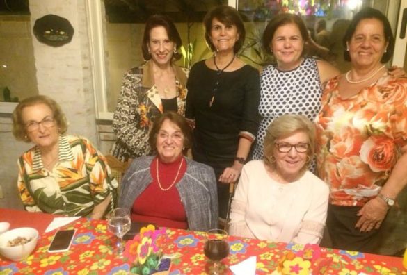 Elaine Galli, Marisa Rodrigues da Cunha, Regina Pimenta e Yayá Espósito. Sentadas: Marisa Marques, Angela La Rocca e Terezinha Além