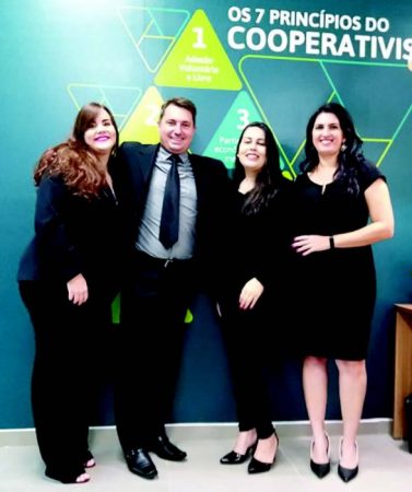 Equipe responsável pela agência Sicoob Cooperac Campos Elíseos