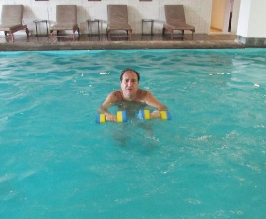 Na aula de hidroginástica: Amir Calil Dib