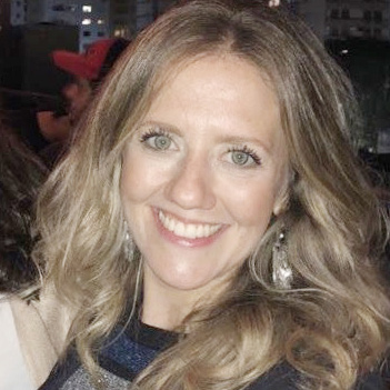 Mariana Busani começou o projeto quando ofereceu ajuda na plataforma LinkedIn para conversar sobre carreiras. É formada em matemática com MBA em inteligência estratégica. Atua há cinco anos como gerente de e-commerce