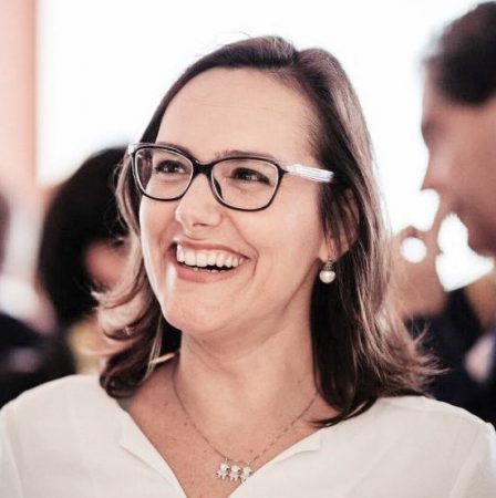 Priscila Manfrini é outra voluntária. Com doutorado em física, trocou a carreira acadêmica pela consultoria. Trabalha com inovação coorporativa e suas metodologias