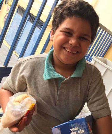 Exemplo de criança feliz