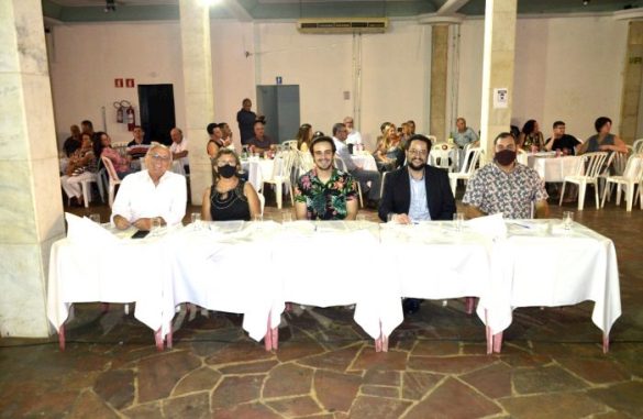 No júri: Marcus Togni (empresário), Cecília Rocha (benemérita social), Murilo Galerani (carnavalesco de Batatais), Gabriel Benine (Sindicato Rural) e Justino Melo (carnavalesco de Batatais)