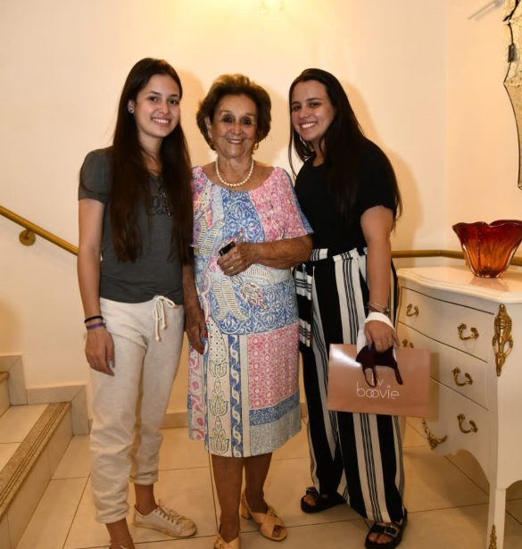 Isabela e Giovanna Del Papa emolduram a avó Regina