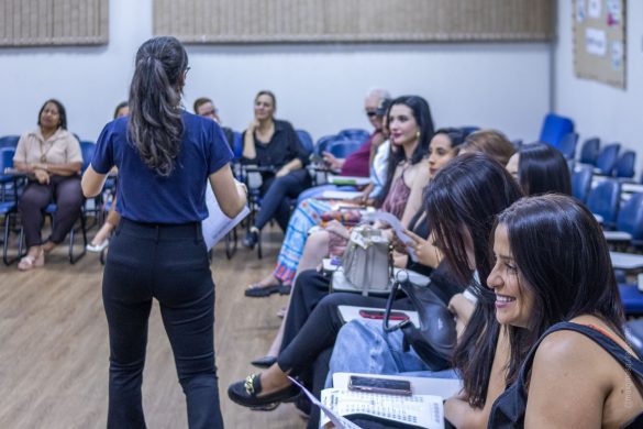 Finalistas recebendo instruções