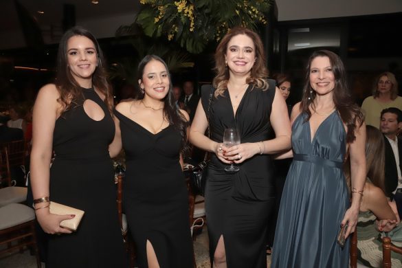 Karina Menegussi, Fabíola Narciso, Maira Crippa e Cristina Heck