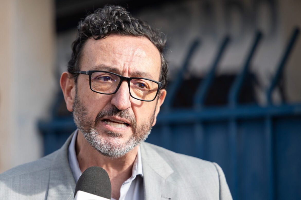 Advogado Daniel Rondi questiona versão da escola sobre a faca e critica postura unilateral que definiu a exclusão do aluno que, segundo a defesa, sofria bullyng virtual e presencial (Foto: Alfredo Risk)