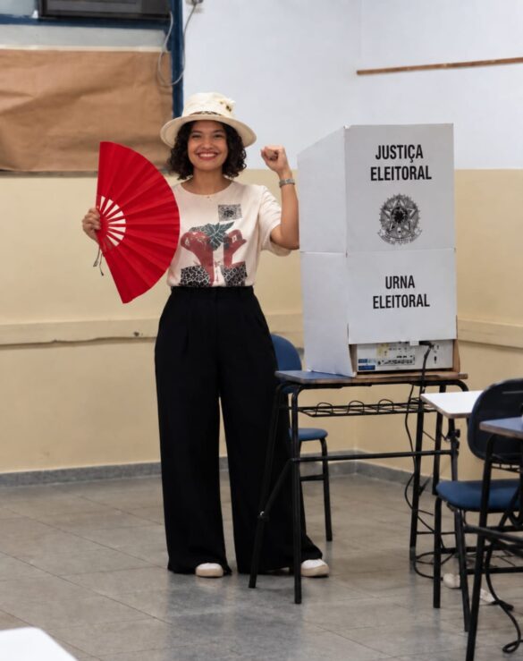 Candidata a deputada estadual, Duda Hidalgo votou no Colégio Brasil, no Centro
