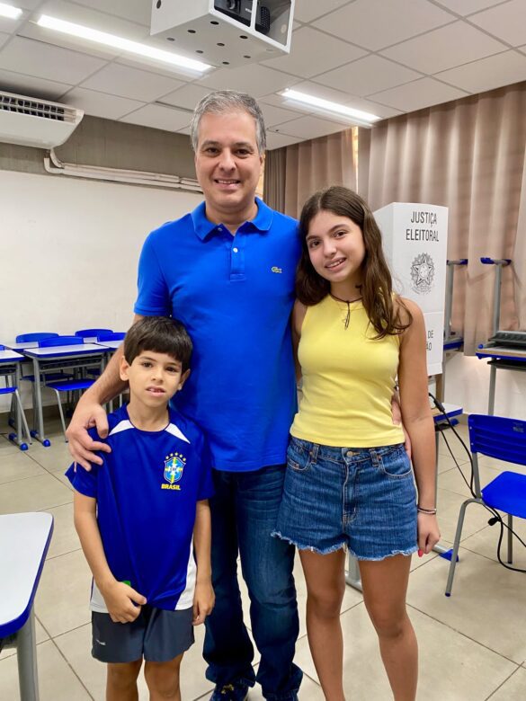 O presidente da Câmara Municipal, Daniel Gobbi, votou na Escola Domingos Canesin