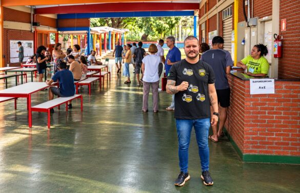 Hagara do Pão de Queijo, candidato a deputado federal, votou na Escola Estadual Edgardo Cajado, no Ipiranga