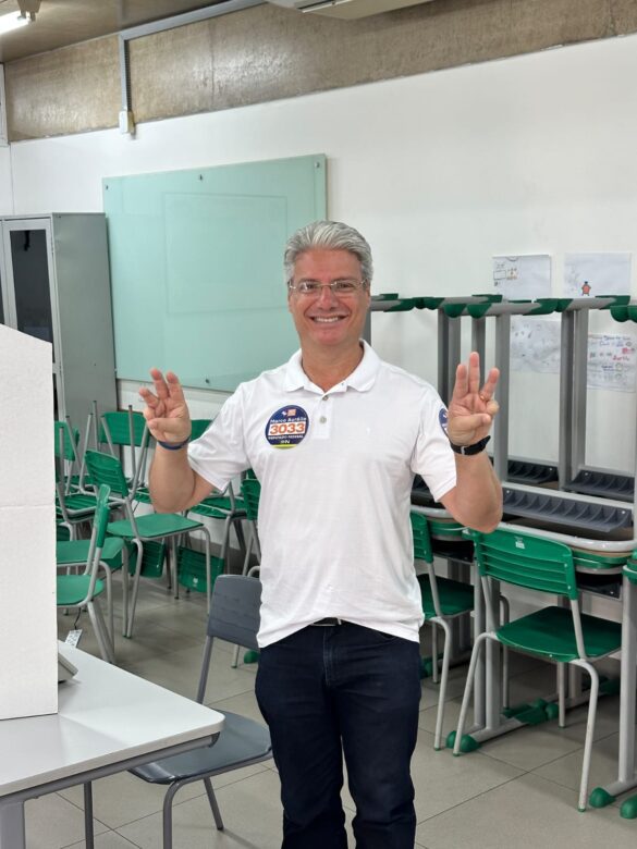 Candidato a deputado federal, Marco Aurélio votou no Colégio Santa Úrsula